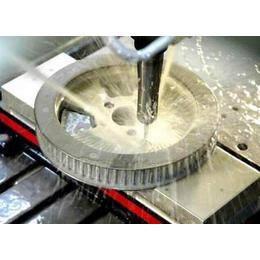 金屬切削加工服務中的關鍵角色 切削液、機床切削液與東迪潤滑油